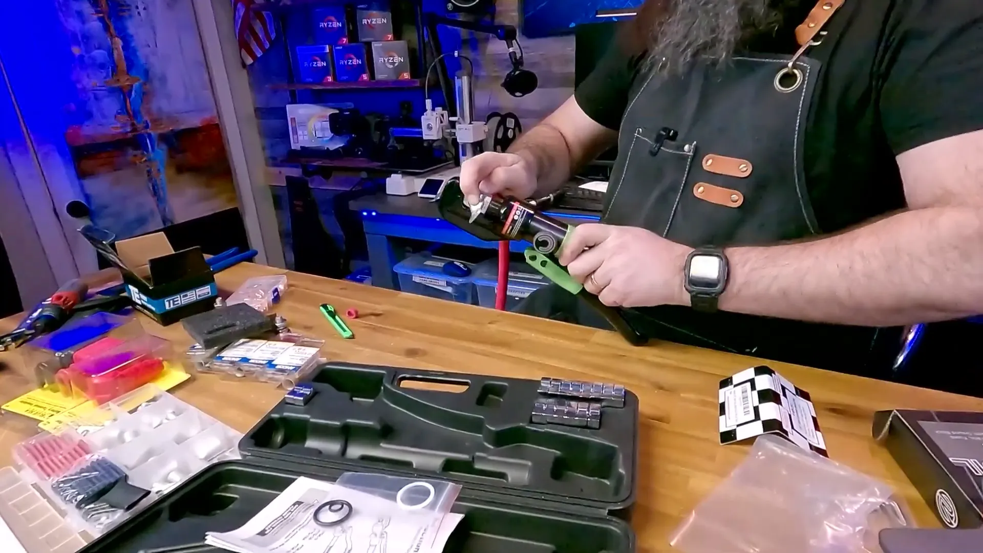 Feeding wire through the jaws of the crimping tool