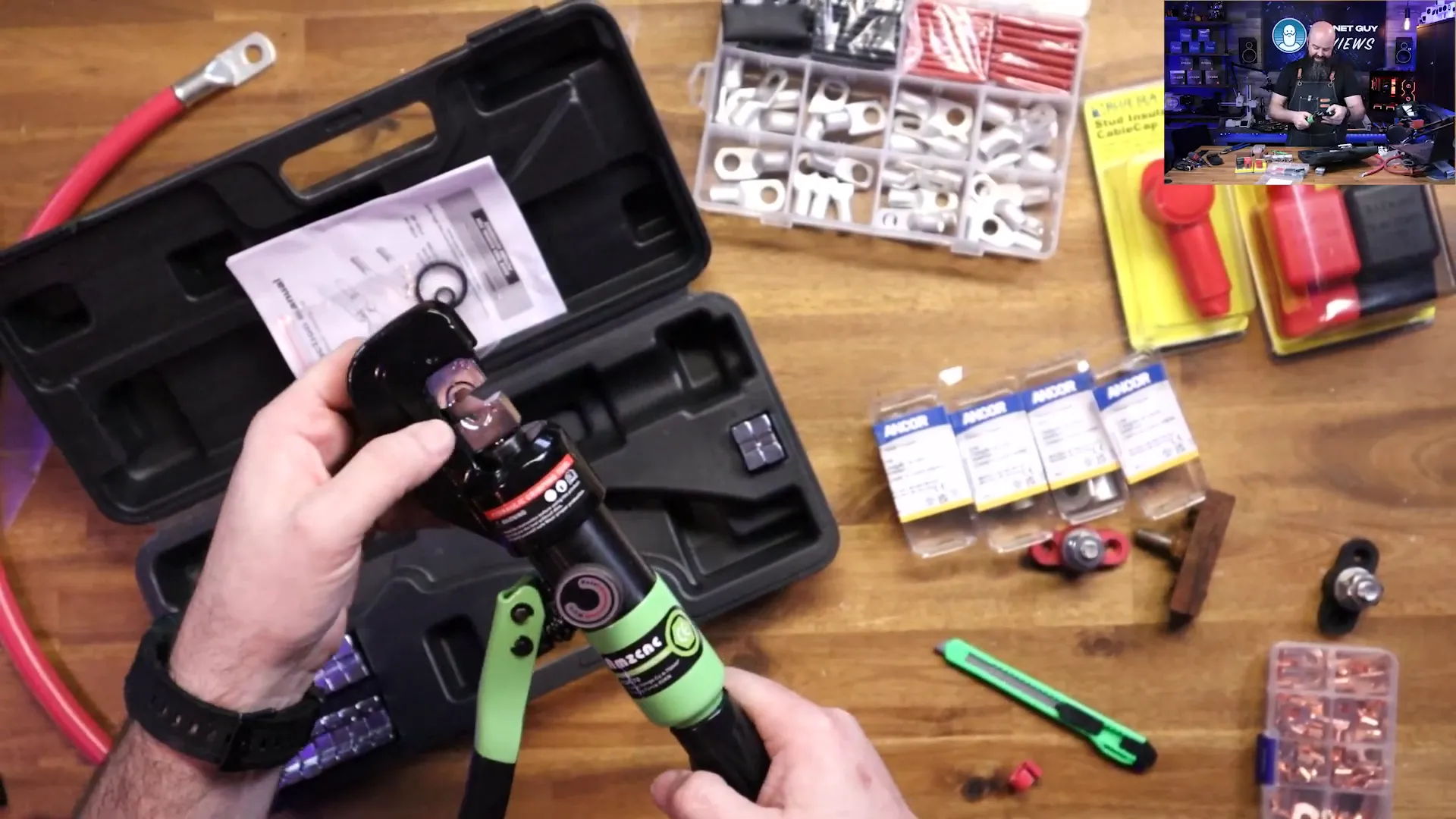 Hydraulic crimping set in a hard plastic case